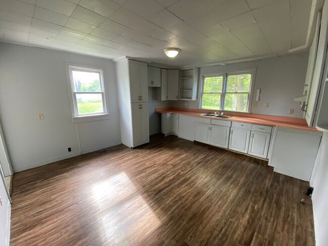 Building Photo - 725 N Kimball St