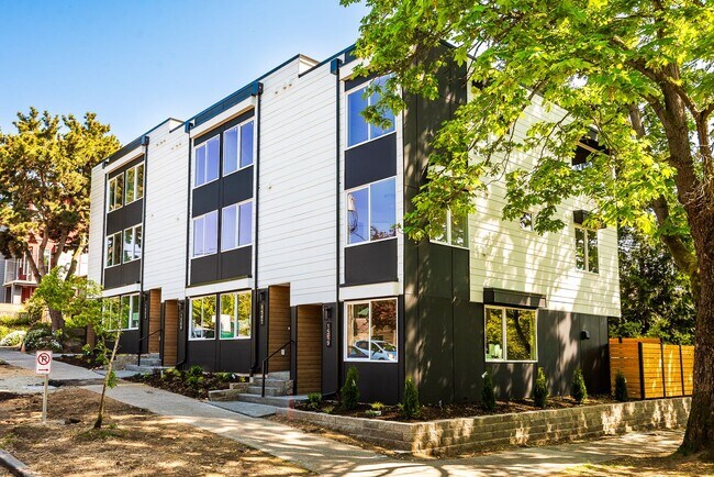 Building Photo - New Modern Ballard Townhouse | 3BR/2BA | Private Patio & Backyard