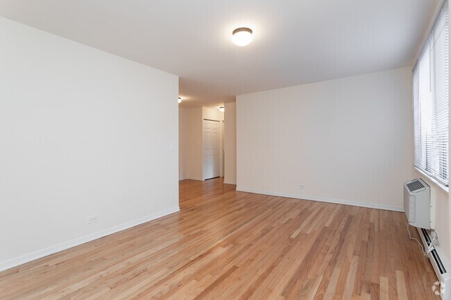 Interior Photo - 424 W. Oakdale