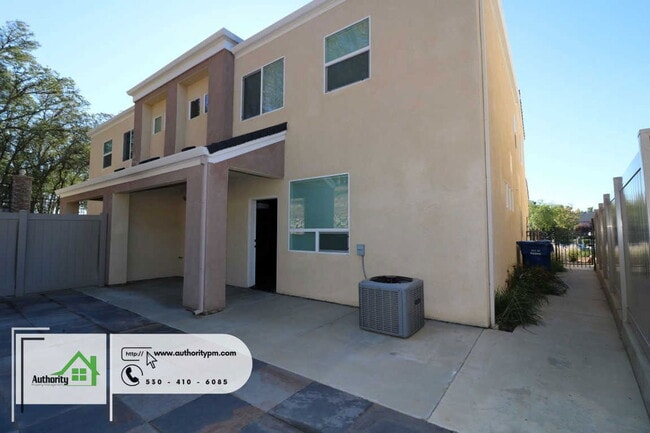 Building Photo - 1353 Browning St