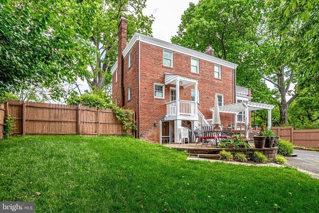 Building Photo - 609 Upland Pl