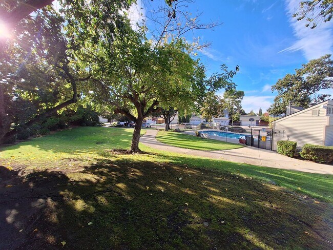 Building Photo - Beautiful 2bd Single Story House With Gate...