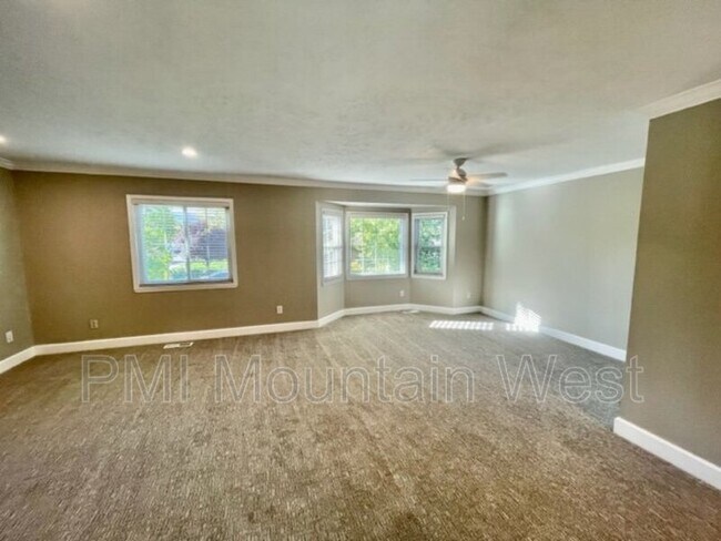 Building Photo - 499 N 200 W
