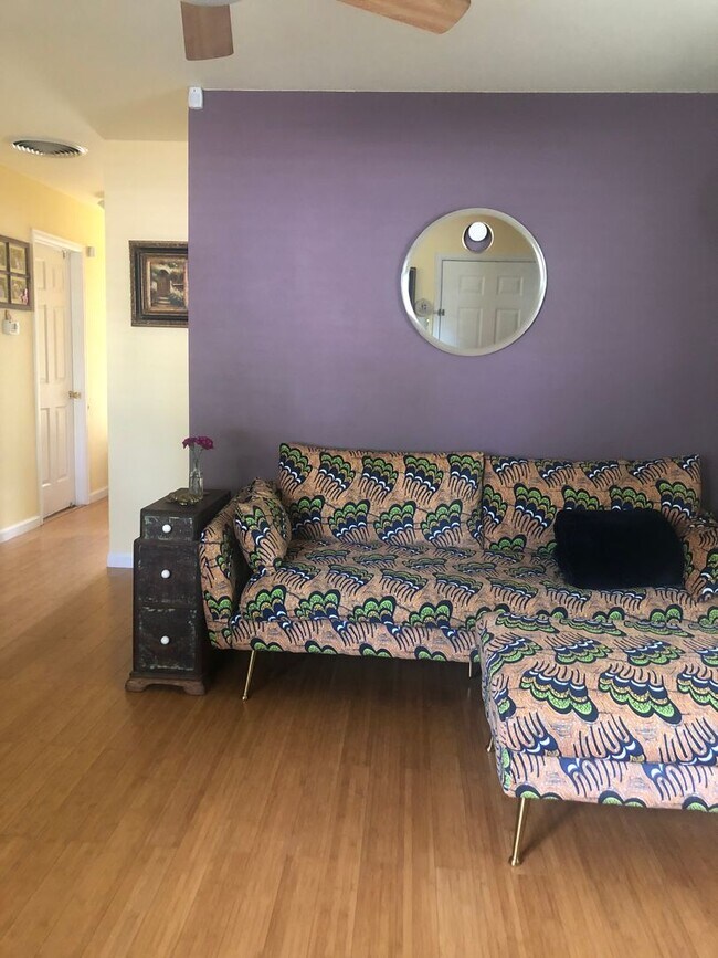 Building Photo - CHARMING 2 BED/1 BATH COZY COTTAGE LOCATED...