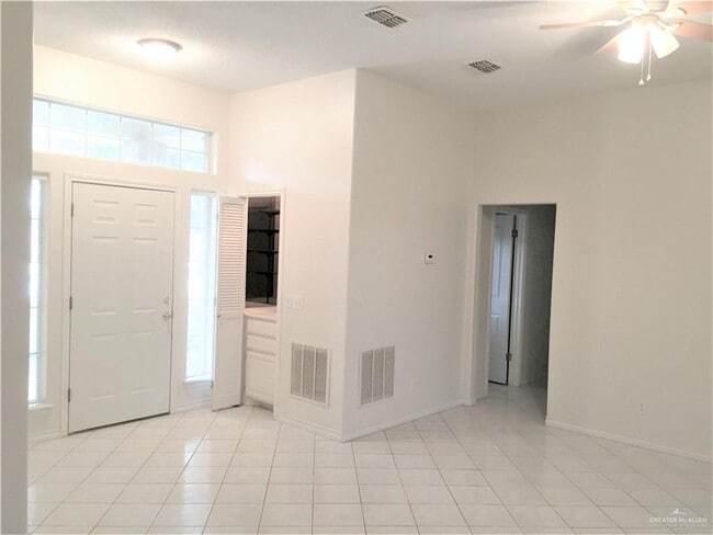 Building Photo - 24 S 43rd St