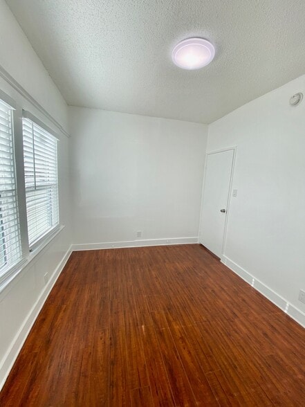 Building Photo - 2921 Van Buren Pl