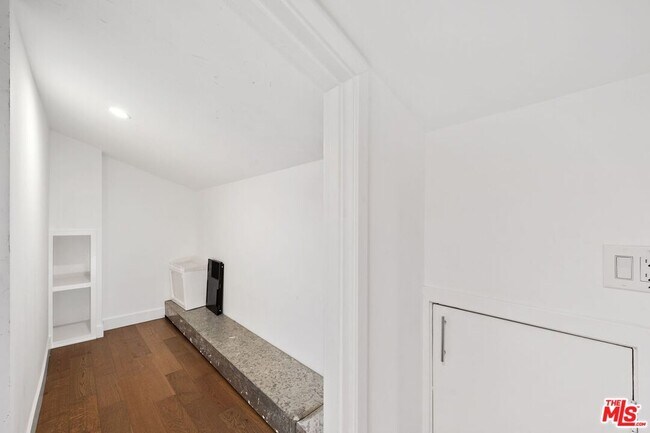 Building Photo - 400 Chautauqua Blvd