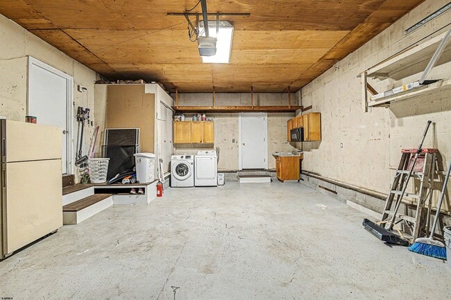 Building Photo - 600 S Edgeley Ave