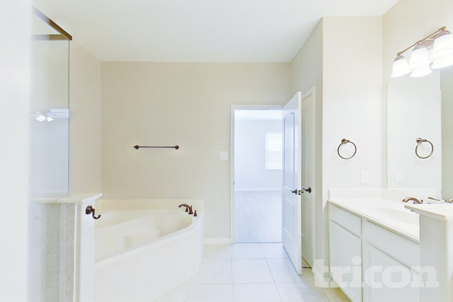 Building Photo - 616 Meadow Springs Dr