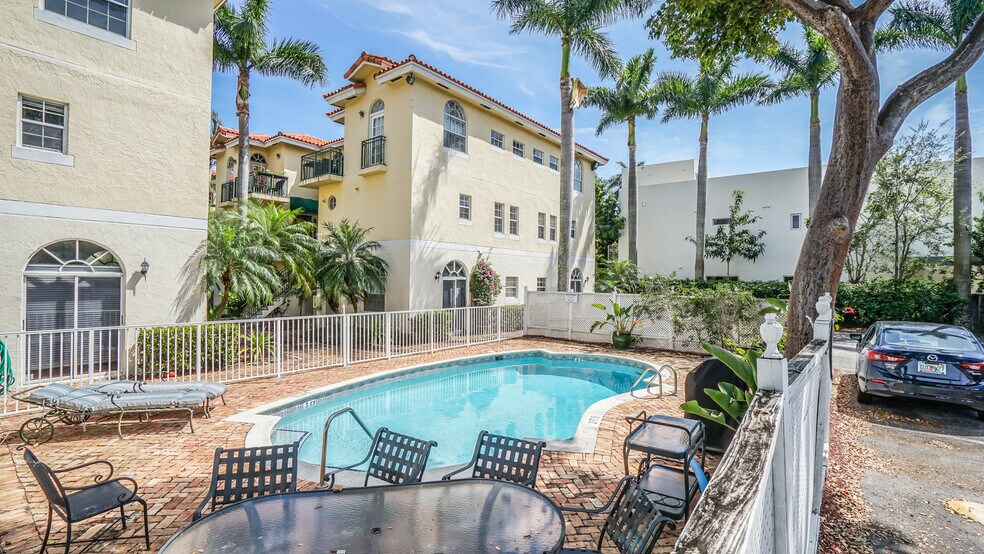 Building Photo - 3356 Bird Ave