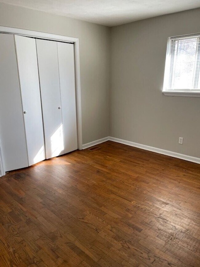 Building Photo - SINGLE FAMILY HOME