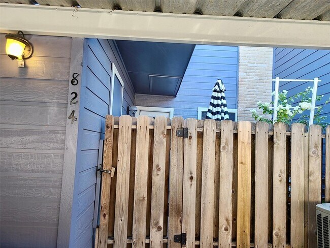 Building Photo - 824 Banister Ln