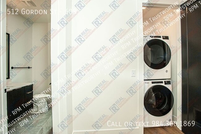 Building Photo - 512 Gordon St