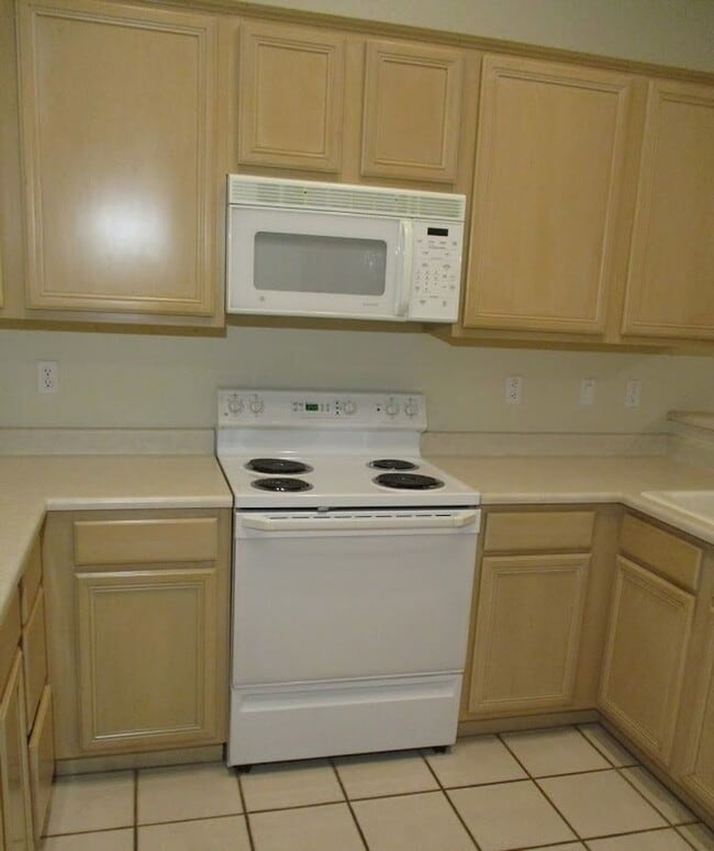 Building Photo - Unfurnished, 1-year long-term rental