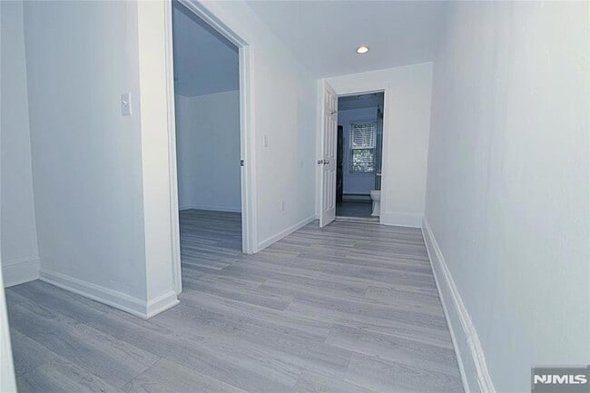 Building Photo - 454 Undercliff Ave