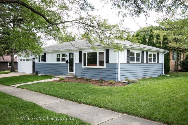 Building Photo - 690 Highland Pl