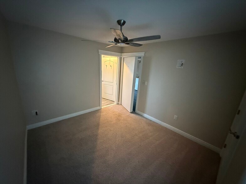 Bedroom B - 99 Roland St