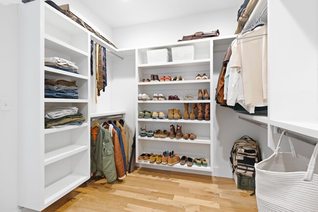 Building Photo - Luxury Rental in the Heart of the Rose District