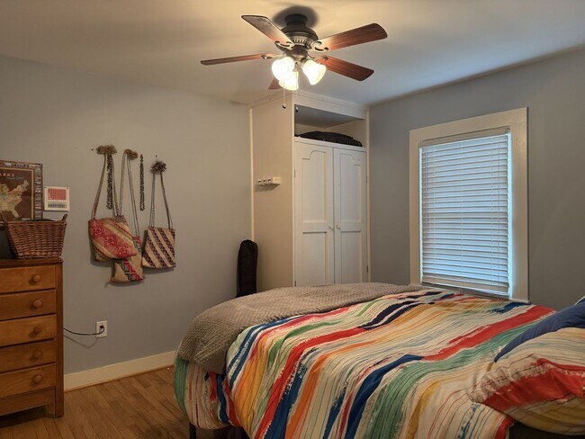 Building Photo - Adorable 2-Bedroom Cottage in Marion!