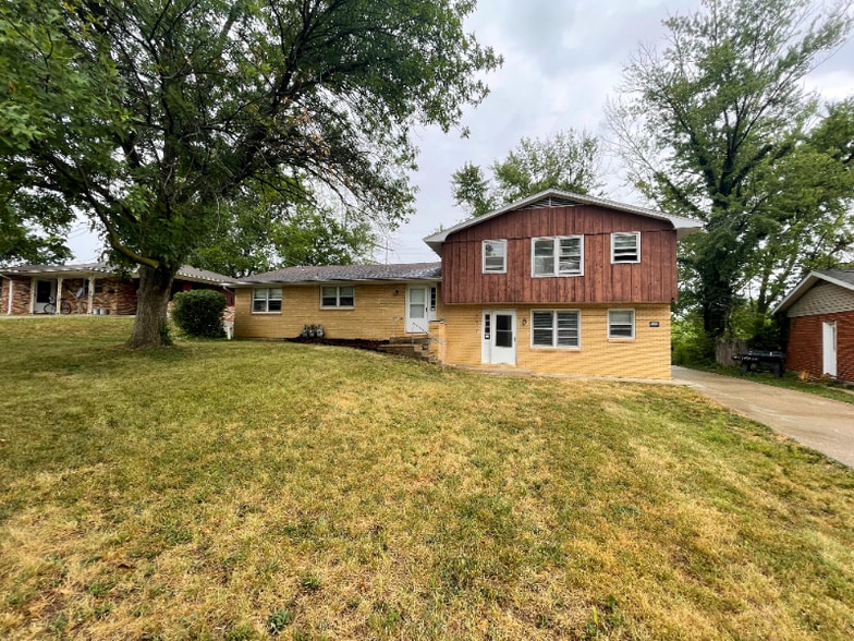 Building Photo - 2417 Quail Dr