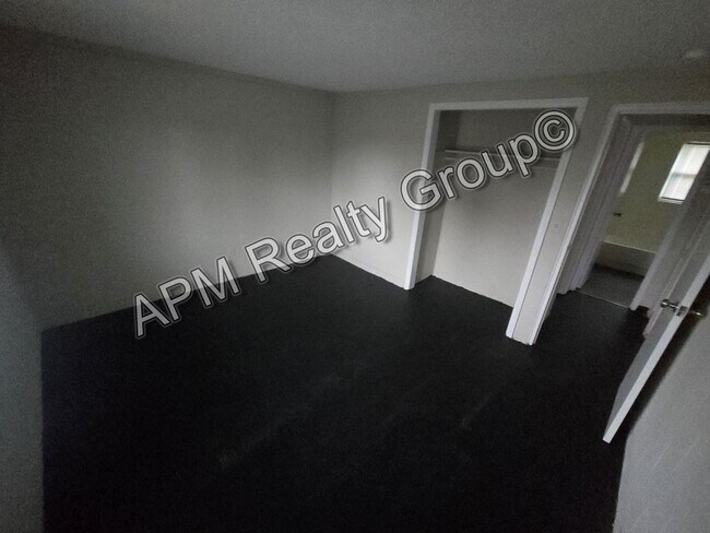 Building Photo - Renovated apartment in Earlwood