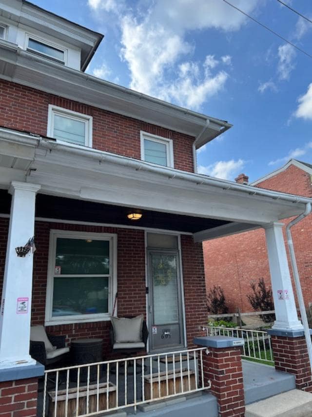 Primary Photo - 609 Fern Ave