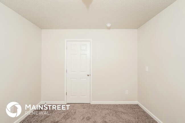 Building Photo - 4852 Shady View Dr