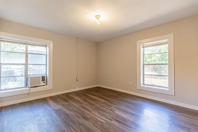 Building Photo - 939 Field St