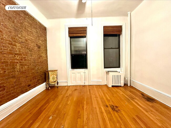 Building Photo - 192 Bleecker St