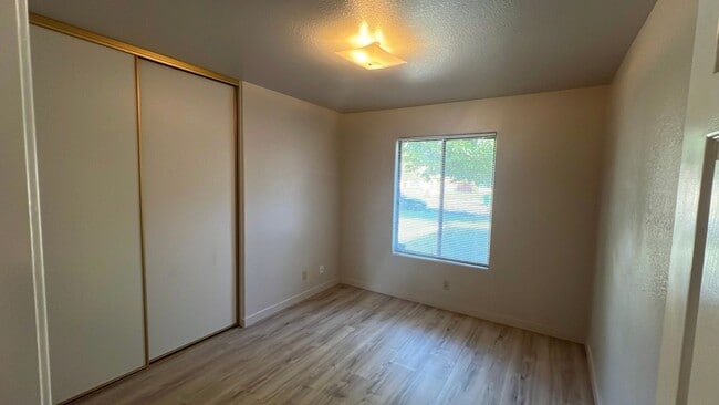 Building Photo - (APPLICATION PENDING) East Lancaster Home