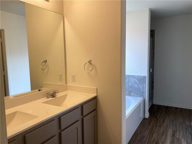 Building Photo - 128 Calomel Trl