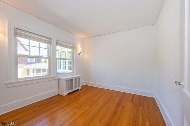 Building Photo - 200 Valley Rd