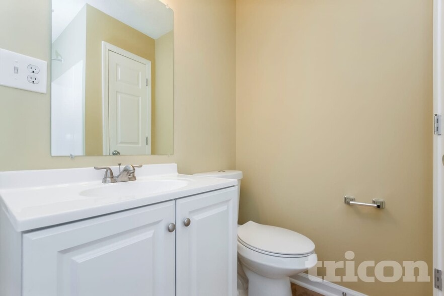 Building Photo - 48 Hale Haven Dr