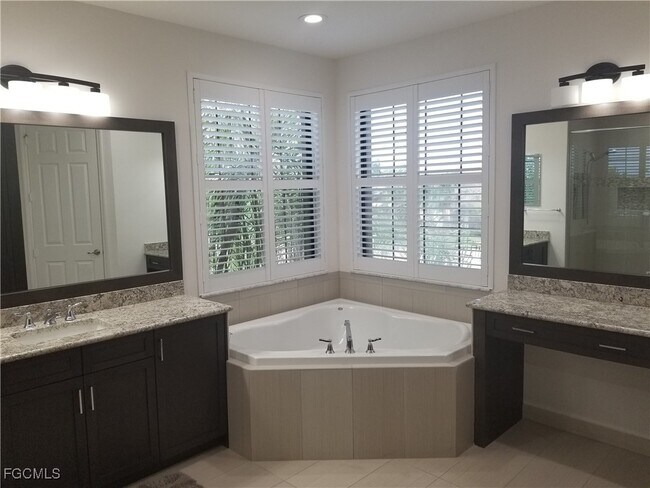 Building Photo - 11651 Oakwood Preserve Pl