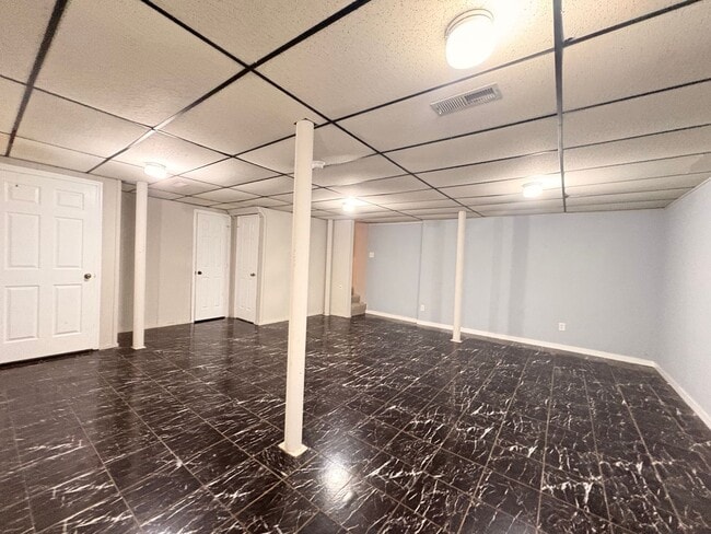 Building Photo - 901 Locke Dr