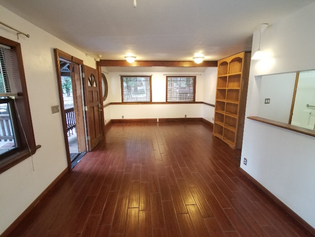 Building Photo - 1537 Maple St