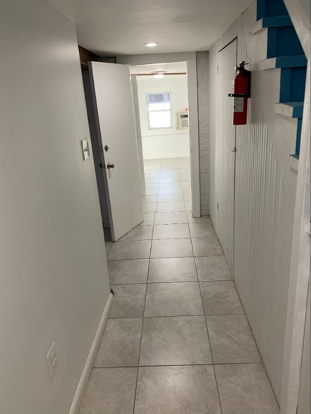 Building Photo - 1533 Isherwood St NE