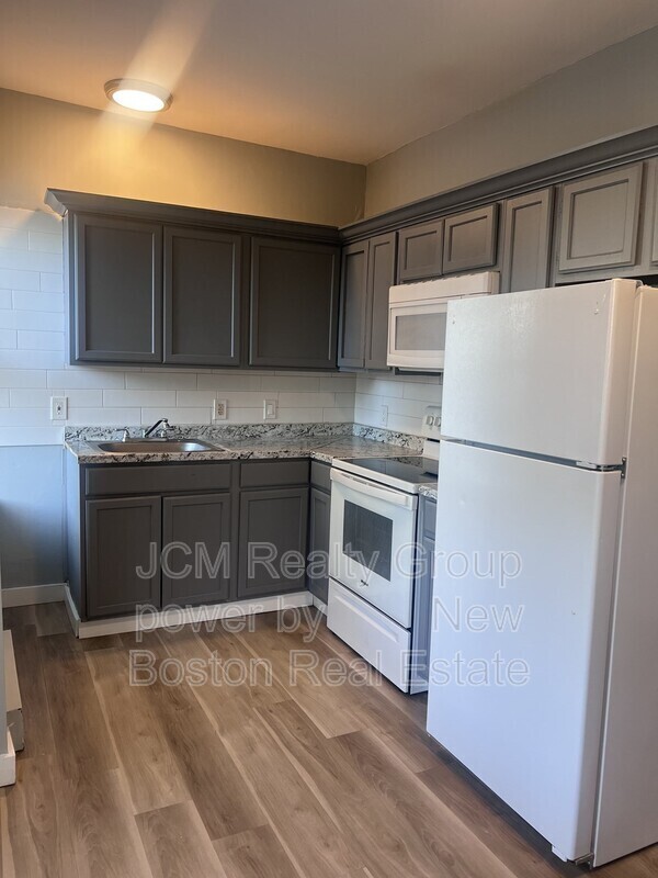 Building Photo - 56 Johnson St