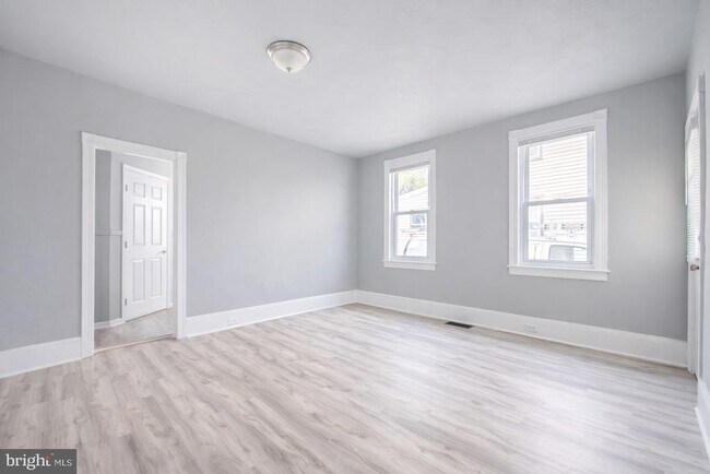 Building Photo - 424 Kossuth St