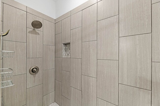 Building Photo - Charming 1BR plus bonus room, 2 full bath ...