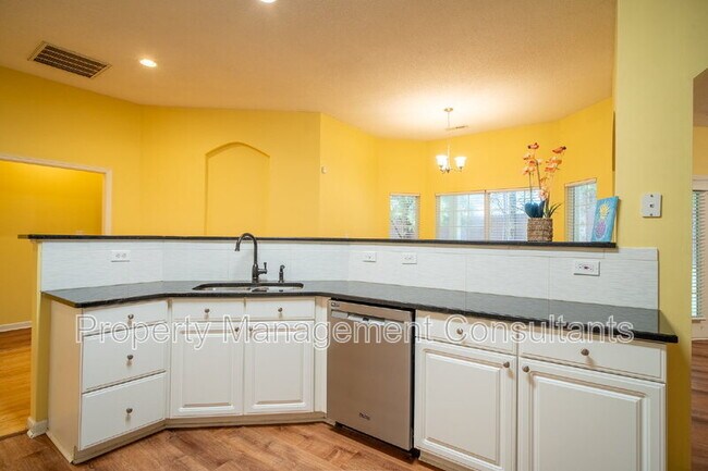 Building Photo - 216 Horseshoe Bend N