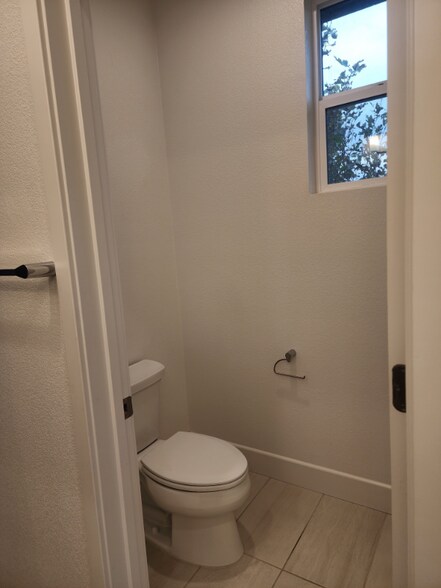 Building Photo - 337 W Phelps Dr