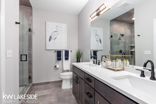 Building Photo - 8511 Valley Dr