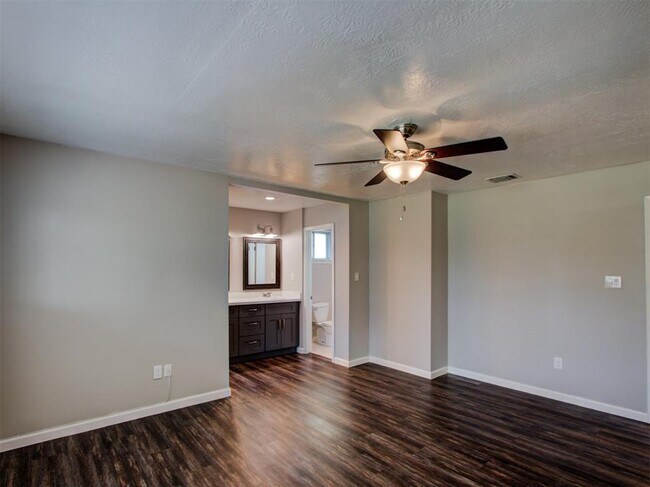 Building Photo - 10815 Montverde Ln