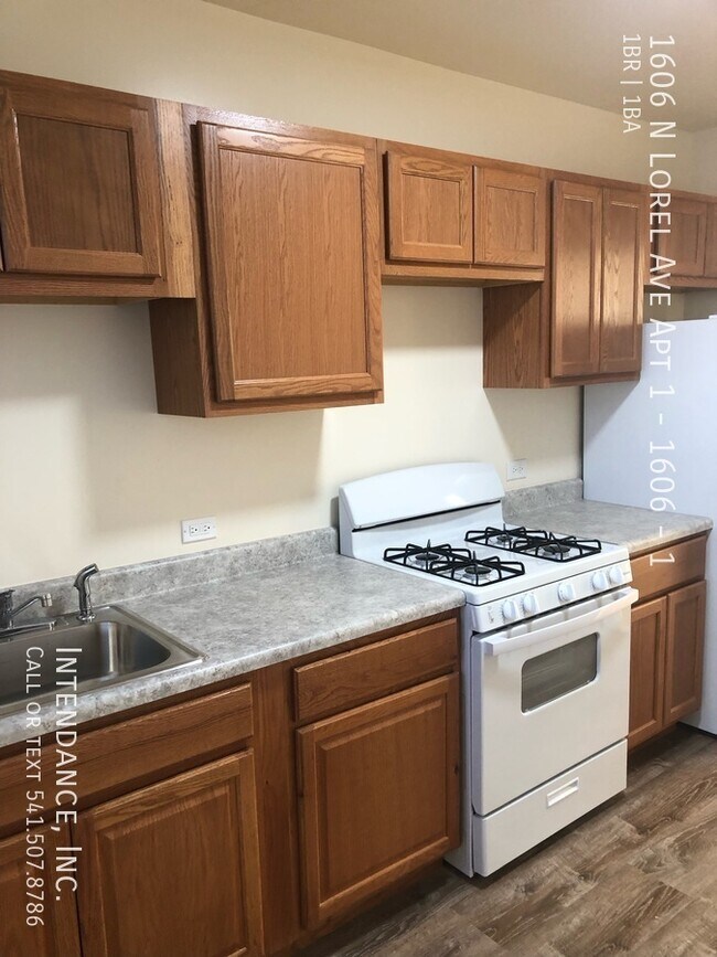 Building Photo - 1606 N Lorel Ave