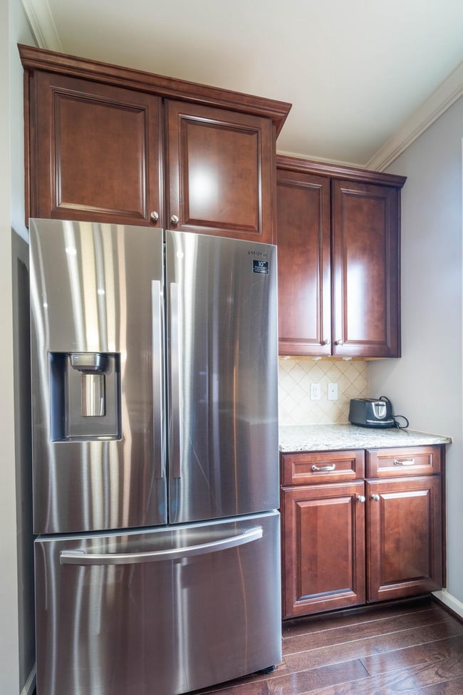 Building Photo - Beautiful Townhouse in Poplar Run, Silver Spring, MD