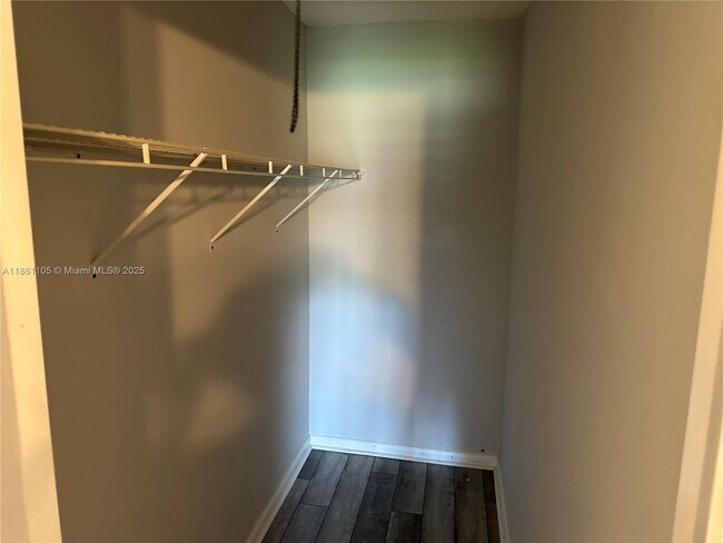 Building Photo - 599 Fanshaw N