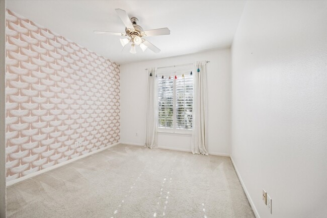 Building Photo - 205 Dennis St