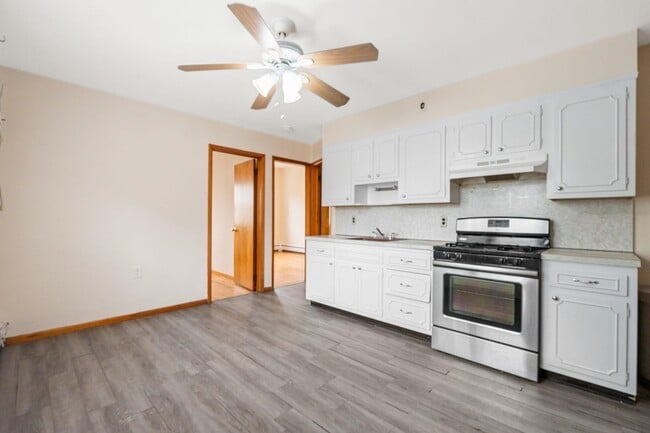 Building Photo - 39 W 51st St