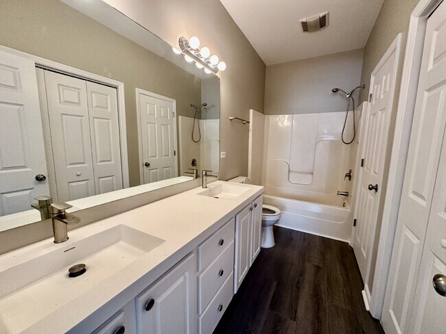 Building Photo - Newly Updated Three Bedroom Home in Westbury Park!